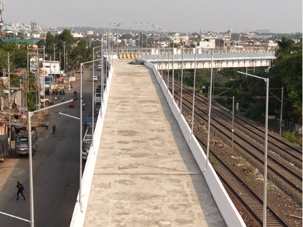 रीडिजाइन होगा भोपाल का 90 डिग्री मोड़ वाला ब्रिज:35Km स्पीड होने पर गाड़ियां ट्रैक पर गिरने का खतरा; देशभर में ट्रोल हुआ