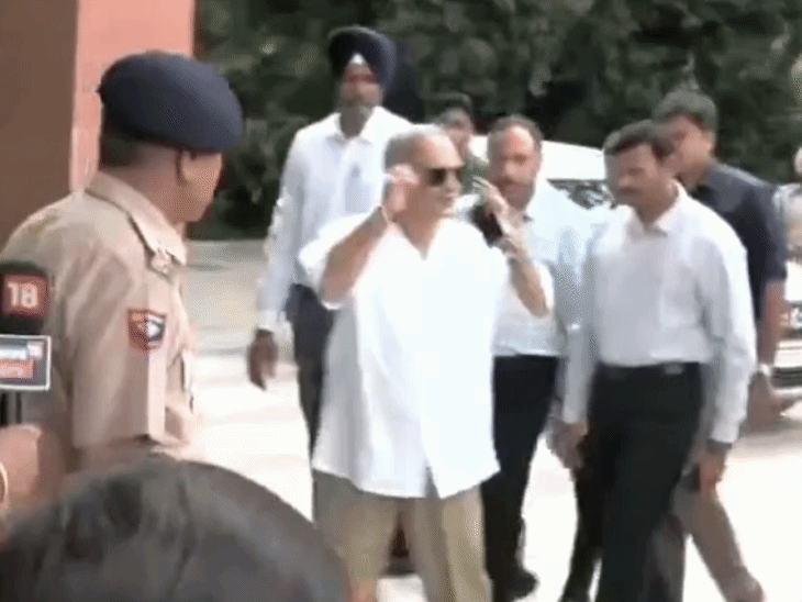 पूर्व DGP बोले-मजीठिया के खिलाफ है पुख्ता सबूत:विजिलेंस को सारी चीजें बताई, पहले अपनी सरकार होने के चलते बचे थे