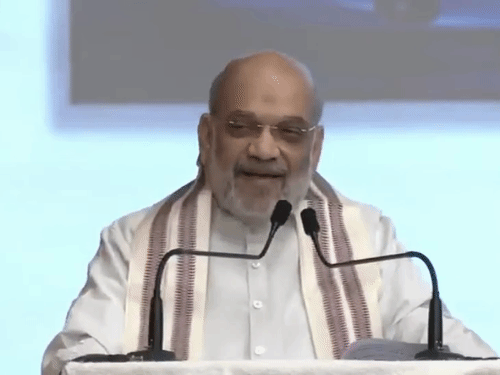 शाह बोले-देश में अंग्रेजी बोलने वालों को जल्द शर्म आएगी:ऐसे समाज का निर्माण दूर नहीं; हमारे देश की भाषाओं के बगैर हम भारतीय नहीं