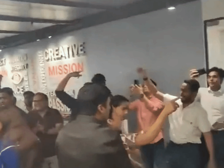 एअर इंडिया के कर्मचारियों को डांस वीडियो, 4 को निकाला:एयरलाइन बोली-ये हमारी पॉलिसी के खिलाफ; दावा- अहमदाबाद हादसे के 8 दिन बाद मनाया था जश्न