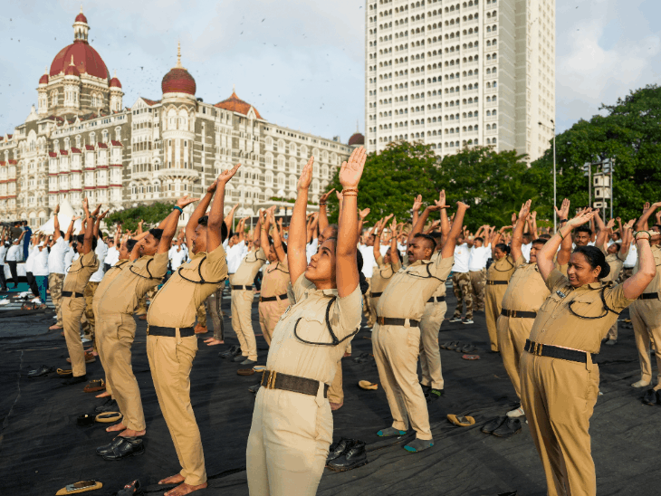 देश-दुनिया से योग दिवस की 22 PHOTOS:कश्मीर में चिनाब ब्रिज, आंध्र में शिप पर योग; देश में 1 लाख से ज्यादा जगहों पर प्रोग्राम हुए