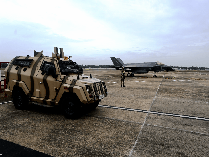 ब्रिटेन का फाइटर जेट F-35B भारत में ही ठीक होगा:UK से 40 इंजीनियरों की टीम आएगी; केरल में 13 दिन पहले इमरजेंसी लैंडिंग हुई थी