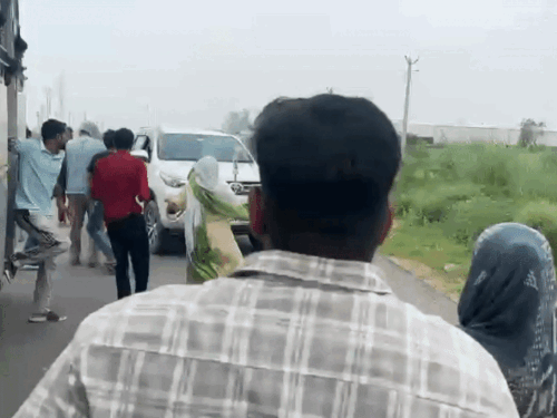 हरियाणा रोडवेज बस के आगे फॉर्च्यूनर लगा पिस्टल लहराई, VIDEO:सवारियों को कुचलने की कोशिश; डिवाइडर से टकराकर पलटी, आरोपी गिरफ्तार