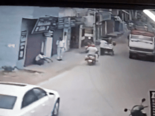 लुधियाना में तेज रफ्तार ऑडी ने 4 को कुचला:कुलचे-चने बेचने वाले की मौत, 3 घायल; नशे में था ड्राइवर, CCTV खंगाल रही पुलिस