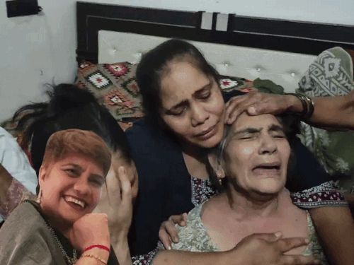 हरियाणा की अंजू का आखिरी स्टेटस-आदमी खिलौना है:पति का निधन हो चुका, 2 बेटियां, मां हार्ट पेशेंट; अहमदाबाद प्लेन क्रैश में मौत हुई