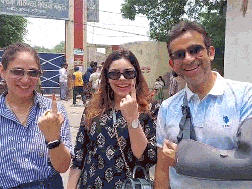 लुधियाना में वोटिंग, 3 बजे तक 41.04% मतदान:स्कूटी पर घूम बूथों का जायजा ले रहे कांग्रेस उम्मीदवार; बुजुर्ग बोला- कोई मेरी वोट पहले डाल गया
