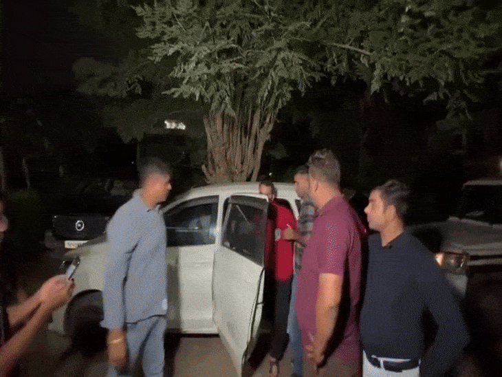 शिलोम जेम्स को लेकर इंदौर पहुंची शिलॉन्ग पुलिस:घर में तलाशे सोनम के जेवर, दस्तावेज खंगाले; आज भी कई ठिकानों पर सर्चिंग करेगी