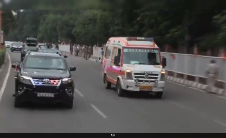 PM Modi's Motorcade Makes Way For Ambulance In Bhubaneswar