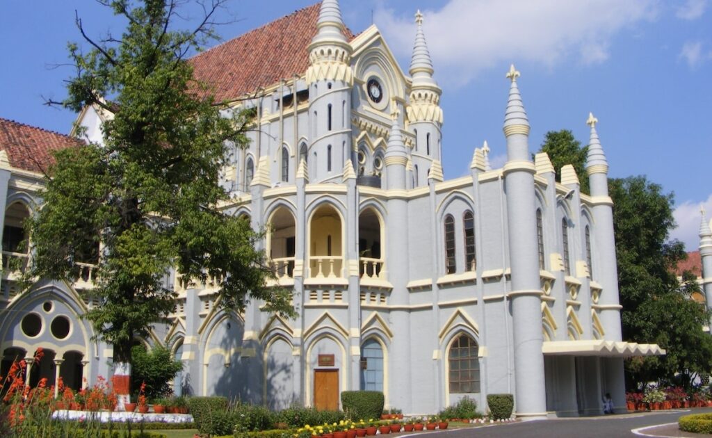 Justice After 32 Years: Postmaster Acquitted By High Court Over Minor Error