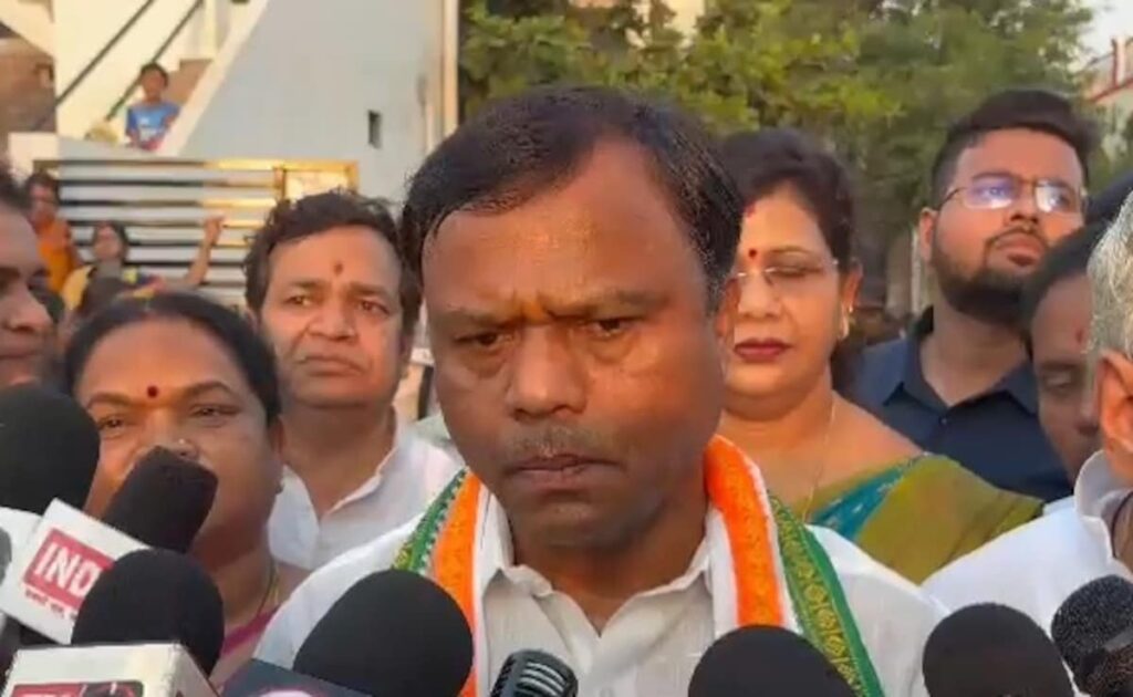 Chhattisgarh Congress Chief's Phone Stolen During Students' Union Meet