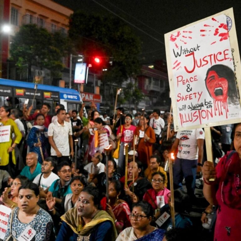 कोलकाता रेप केस- महिला आयोग बोला- कुछ छिपाया जा रहा:विक्टिम के परिवार पर दबाव, पुलिस का सहयोग नहीं; CCTV में गैंगरेप की पुष्टि
