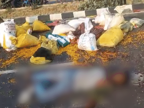 टायर फटने के बाद पिकअप पलटी, 5 की मौत:सारण में हादसे के बाद मक्के की बोरियों के बीच बिखरे शव; 15 से ज्यादा लोग घायल