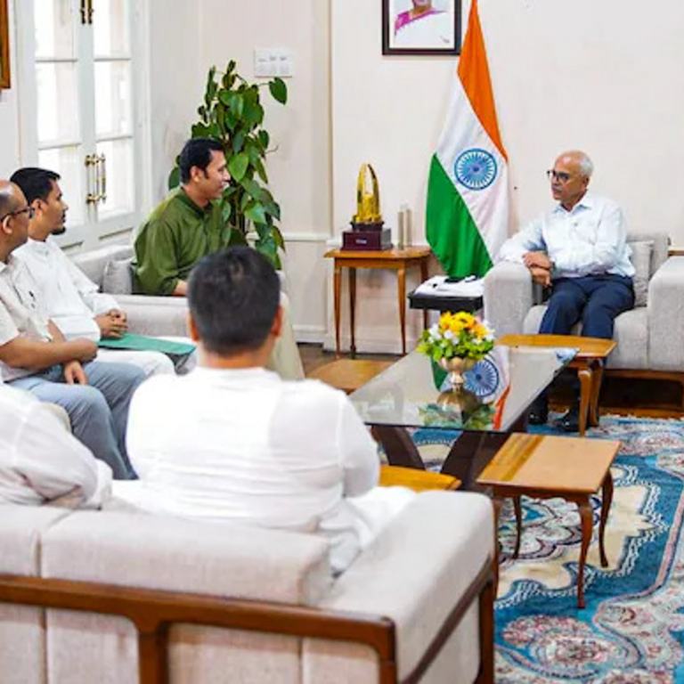 मणिपुर में नई सरकार पर भाजपा में सहमति बनी:पूर्व CM बीरेन सिंह बैठक में शामिल नहीं हुए, 7 कुकी-जो विधायक भी दूर रहे