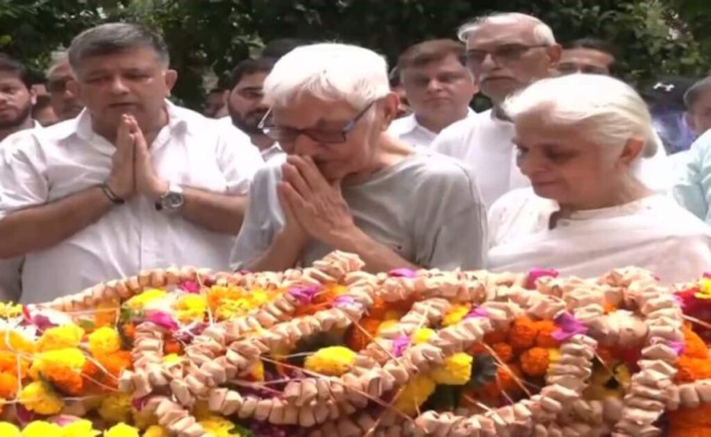 Captain Sumeet Sabharwal's Grieving 80-Year-Old Father Pays Final Tribute