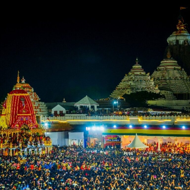 जगन्नाथपुरी रथ यात्रा- भीड़ और गर्मी से 600 लोग बीमार:पहले दिन रथ 200 मीटर भी नहीं बढ़ पाए; सुबह 10 बजे दोबारा शुरू होगी यात्रा