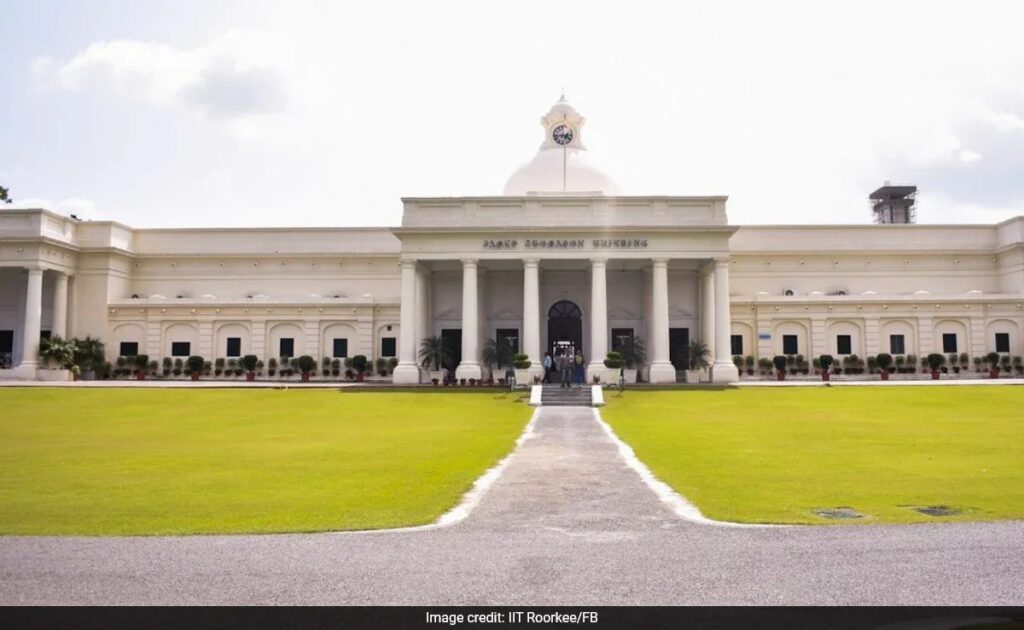 IIT Roorkee Offers Multiple Scholarships For UG, PG Students