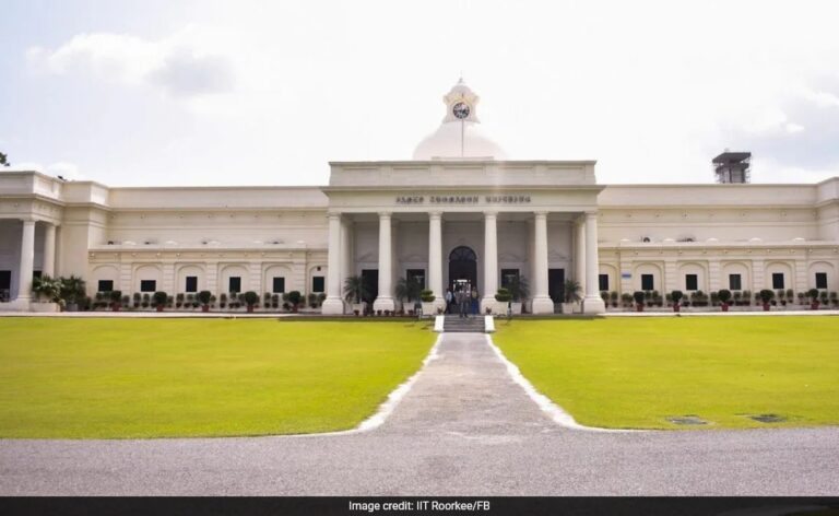 IIT Roorkee Offers Multiple Scholarships For UG, PG Students
