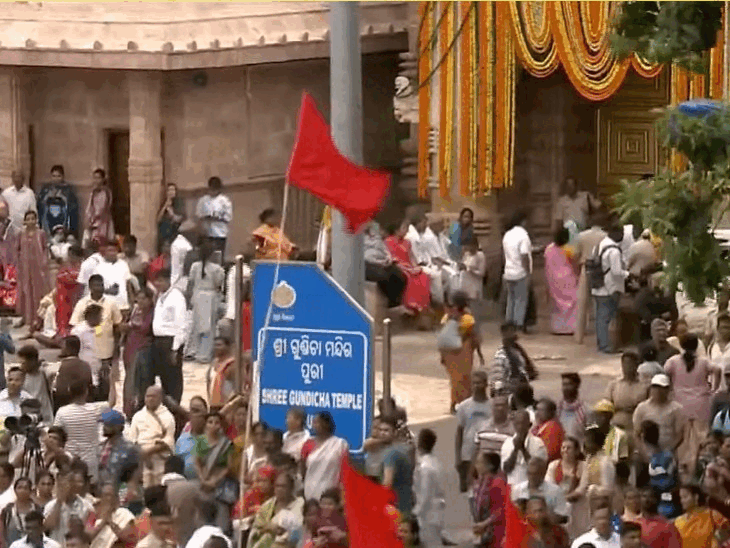 पुरी रथ यात्रा, गुंडिचा मंदिर पहुंचा बलभद्र-सुभद्रा का रथ:भगवान जगन्नाथ के रथ की यात्रा जारी; दो दिन में 650 से ज्यादा लोग बीमार