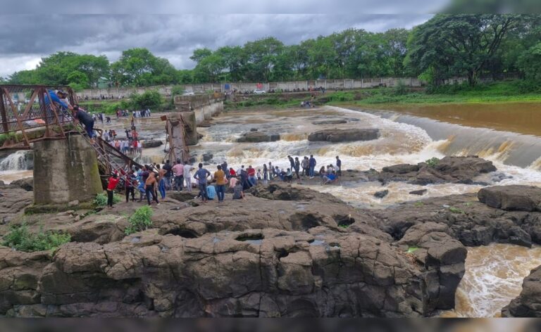 6 Dead As Bridge Collapses Near Pune, Rescue Ops Underway
