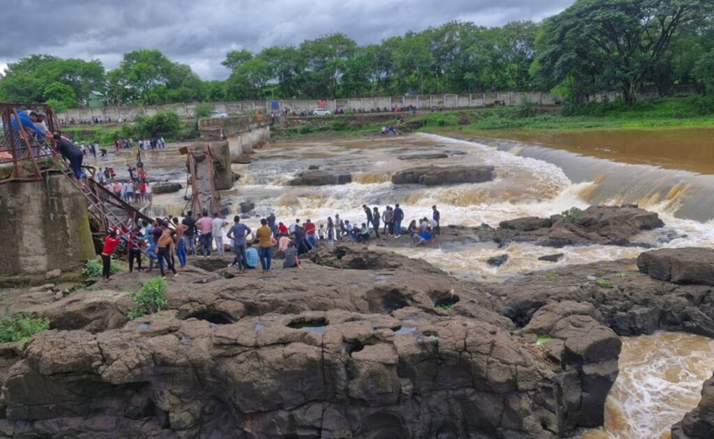 Pune Bridge Collapse Live Updates: Bridge Near Pune Collapses, 6 Dead, Several Feared Drowned
