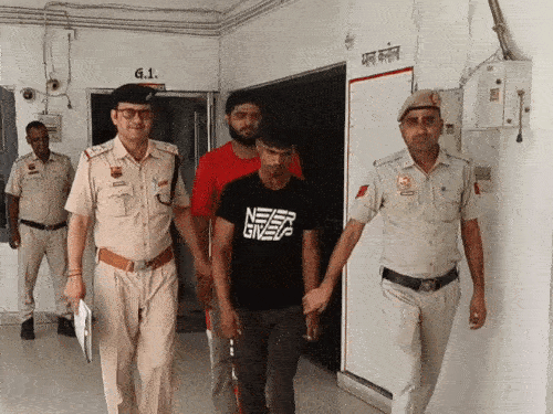 हरियाणा में बेटों ने किया पिता का मर्डर:पुलिस के सामने बोले- मां को पीटते थे, समझाने पर भी नहीं समझे तो मार डाला