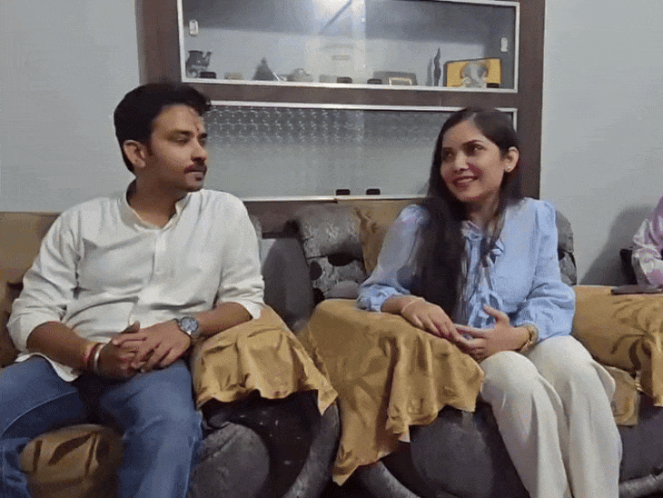 कतर में फंसी एयर होस्टेस मनीषा भटनागर उज्जैन लौटीं:सास ने तिलक लगाकर स्वागत किया, कहा- मिसाइल गिरने की आवाज से सहम गए थे