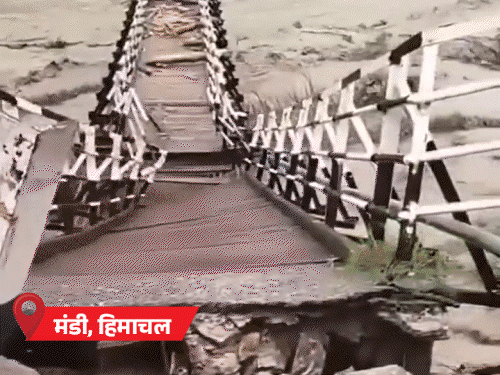 उत्तराखंड के पौड़ी में पूरा पहाड़ टूटा:हिमाचल के मंडी में बादल फटा, घर-गाड़ियां बहीं; 15 तस्वीरों में देखें पहाड़ों में बारिश से तबाही