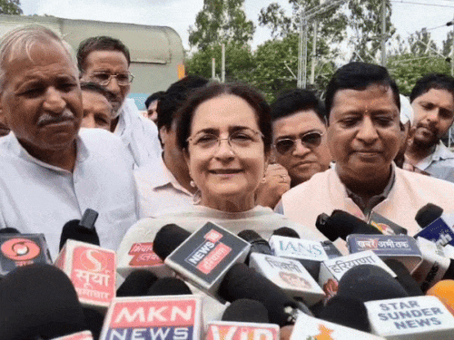 किरण चौधरी बोलीं-चमचा ही कांग्रेस अध्यक्ष बनेगा:राव दान सिंह को बना दें, कसर पूरी हो जाएगी; श्रुति को बिस्कुट डुबोने की मंत्री पर भी जवाब दिया