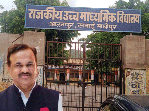 8वीं-क्लास में नाम के साथ IAS लिखते थे राजेश मीणा:महाराष्ट्र के मुख्य सचिव बने, सवाईमाधोपुर आकर दोस्तों के साथ खेलते हैं क्रिकेट