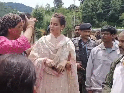 कंगना मंडी के बाढ़ प्रभावित इलाके में पहुंचीं:नाराज महिला बोली- फोटो खिंचाने आई हो, BJP सांसद बोलीं- फंड लाऊंगी तो कांग्रेस वाले डकार जाएंगे