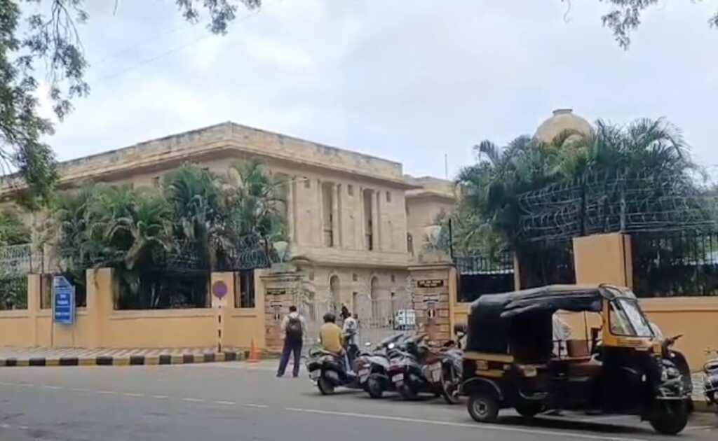 Earning Wife Has A Right To Get Alimony: Bombay High Court