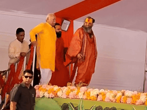 भागवत बोले- भगवान से प्रार्थना है मेरा दिमाग ठीक रहे:बहुत सारे संत ऐसे हैं जो संघ के कार्यक्रमों में नहीं आए, लेकिन वो स्वयंसेवक हैं