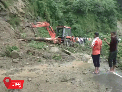 बिहार में 17 लाख लोग बाढ़ से प्रभावित:बारिश के कारण उत्तराखंड के देहरादून में स्कूल बंद, केदारनाथ यात्रा 14 अगस्त तक रुकी