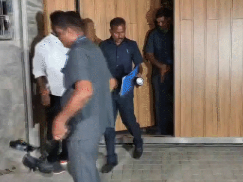 एक्टर विजय के घर को बम से उड़ाने की धमकी:उनकी रैली में भगदड़ से अब तक 41 मौतें; CBI जांच की मांग, हाईकोर्ट में सुनवाई टली