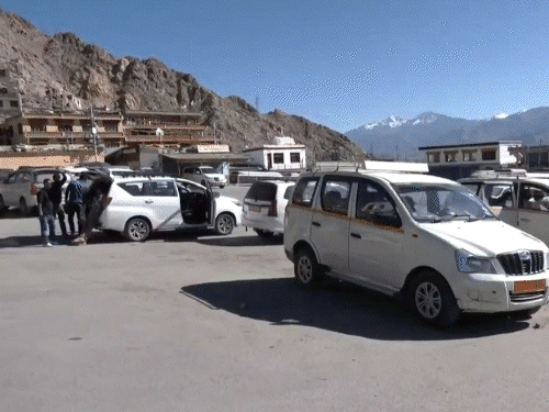 लेह एपेक्स बॉडी का ऐलान- केंद्र से बातचीत नहीं करेंगे:कहा- पहले लद्दाख में शांति बहाल हो; कर्फ्यू के चलते टूरिस्ट रद्द कर रहे बुकिंग