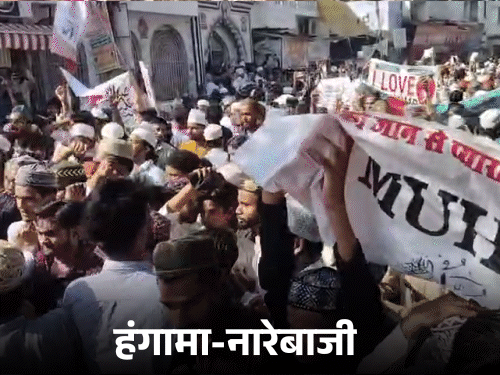 बरेली-मऊ में 'आई लव मोहम्मद' विवाद पर बवाल:जुमे की नमाज के बाद भीड़ सड़क पर उतरी, पथराव-फायरिंग; पुलिस ने लाठीचार्ज किया