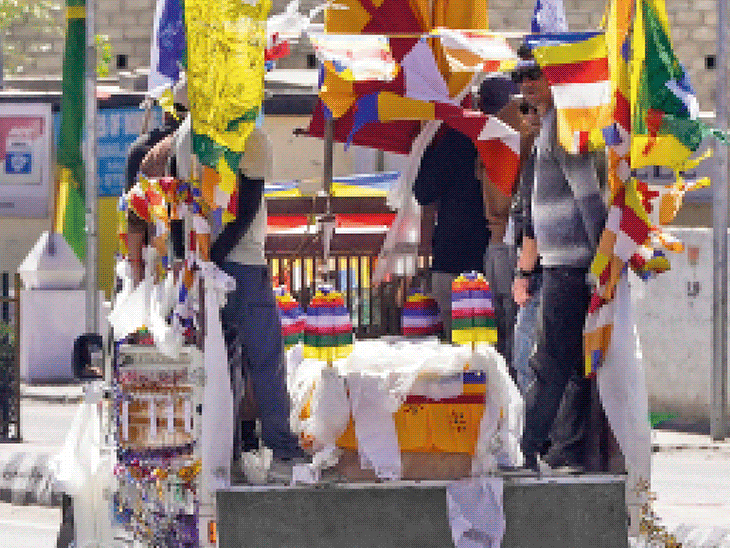 लेह हिंसा- सुरक्षा घेरे में दो मृतकों का अंतिम संस्कार:मीडिया पर रोक; 6 साल से सुलग रहे थे युवाओं के नौकरी समेत कई मुद्दे