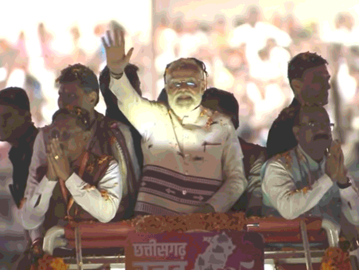 PM बोले-लाल झंडे की जगह शान से लहरा रहा तिरंगा:छत्तीसगढ़-राज्योत्सव में कहा-कुछ लोग संविधान का दिखावा करते हैं, सुरक्षा में तैनात आरक्षक की मौत