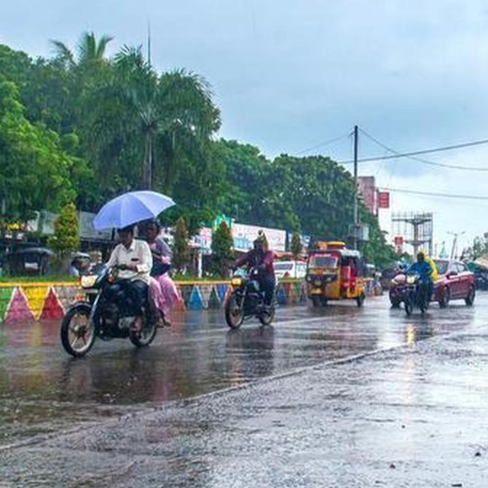 आंध्रप्रदेश की तरफ बढ़ रहा चक्रवात मोन्था:28 अक्टूबर को 90–100 kmph की रफ्तार से टकरा सकता है; सेना को स्टैंडबाय पर रखा गया