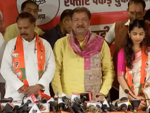 कांग्रेस बोली- सीटों से समझौता नहीं करेंगे:तेजस्वी से नहीं मिले राहुल; लोकगायिका मैथिली ठाकुर भाजपा में, अलीनगर से चुनाव लड़ सकती हैं