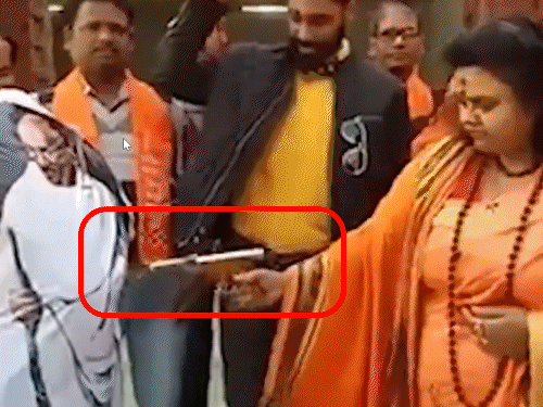 यूपी की महामंडलेश्वर, जिसने प्रेमी की हत्या कराई:लव मैरिज, 2017 में संन्यास; गांधीजी के पुतले को गोली मार चर्चा में आई