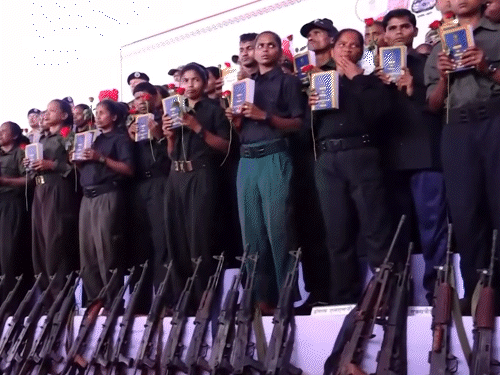 सरेंडर्ड नक्सलियों को मकान-जमीन...3 साल तक आर्थिक मदद:210 माओवादियों ने डाले हथियार, संविधान की किताब-गुलाब से स्वागत, कार से आया सेंट्रल कमेटी मेंबर रूपेश