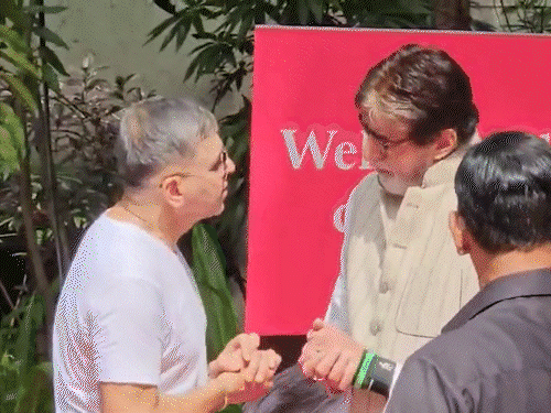 पीयूष पांडे का मुंबई में अंतिम संस्कार:अमिताभ, अभिषेक बच्चन पहुंचे; परिवार ने पोस्टर लगाकर श्रद्धांजलि दी, लिखा- वेल प्लेड कैप्टन