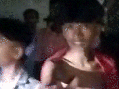 सहरसा में खड़ी ट्रेन में लगी भीषण आग, युवक झुलसा:एक बोगी जलकर राख; जान बचाकर भागे यात्री, बोले- मोबाइल चार्जिंग सॉकेट में हुआ था ब्लास्ट