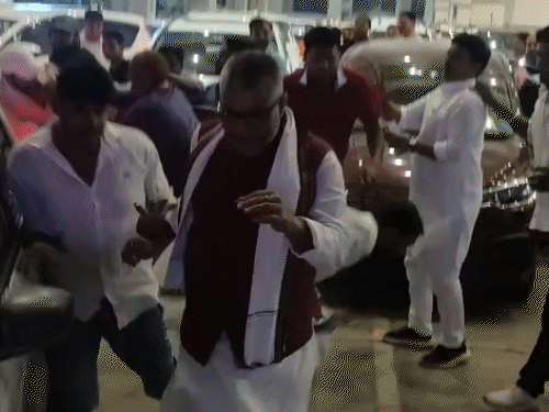 पटना एयरपोर्ट पर कांग्रेस प्रदेश अध्यक्ष के सामने मारपीट:दिल्ली से लौटे नेताओं को रिसीव करने पहुंचे पप्पू यादव के समर्थक को पीटा