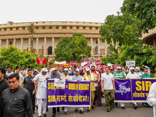 SC बोला- 3.66 लाख वोटर्स की जानकारी दे चुनाव आयोग:EC ने कहा- फाइनल लिस्ट में ज्यादातर नए मतदाता जोड़े, कुछ पुराने नाम भी