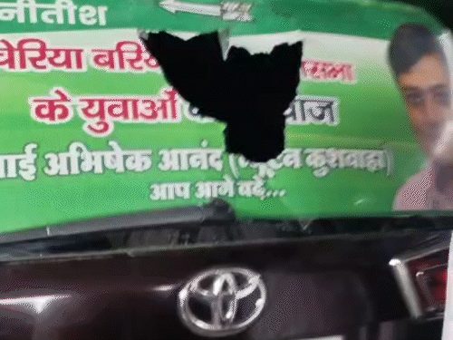 बेगूसराय में तालाब से मिली लड़की की न्यूड बॉडी:पूर्व मंत्री के मैरिज हॉल में रेप के बाद हत्या का आरोप; गाड़ियों में तोड़फोड़, फोर्स तैनात