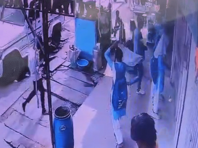 मंडला में स्कूल ड्रेस में शराब खरीदने पहुंची छात्राएं:SDM ने कहा- दुकानदार ने बच्चियों को शराब बेची; आबकारी अधिकारी बोले- उम्र की जांच करेंगे