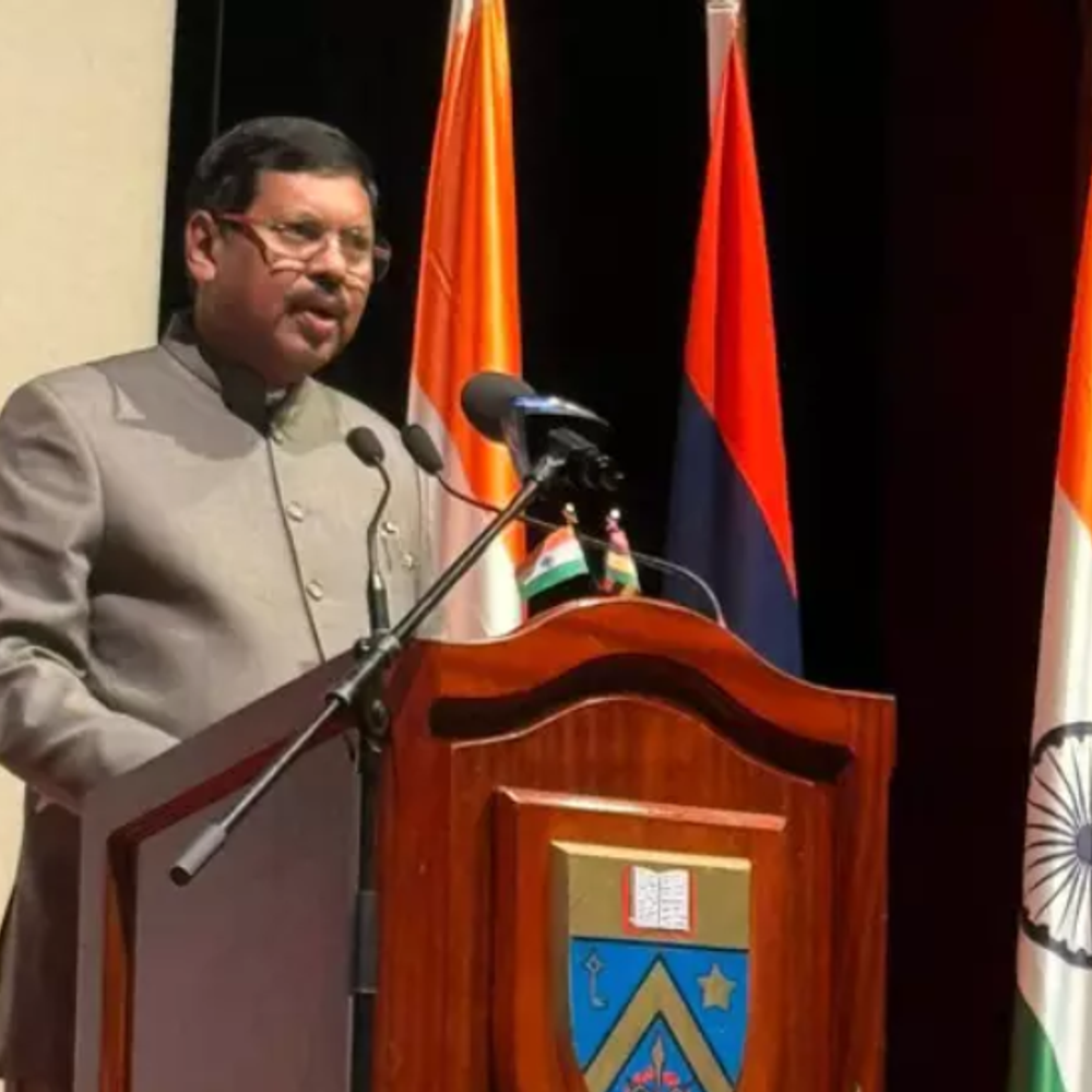 CJI गवई बोले- बुलडोजर एक्शन का मतलब कानून तोड़ना:सरकार एक साथ जज, जूरी और जल्लाद नहीं बन सकती