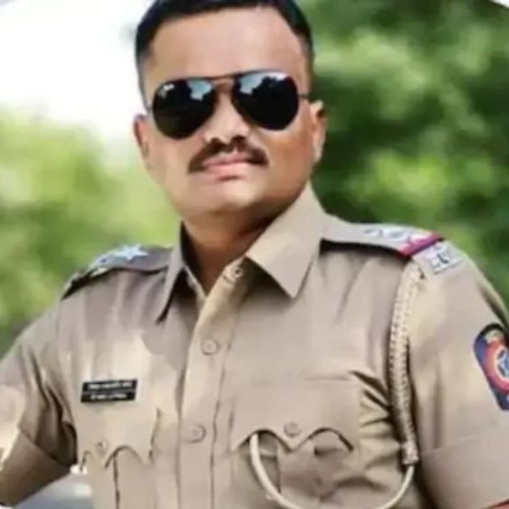 महाराष्ट्र डॉक्टर आत्महत्या केस- फरार सब-इंस्पेक्टर ने सरेंडर किया:मकान मालिक का बेटा भी गिरफ्तार; राहुल गांधी बोले- सिस्टम ने मारा